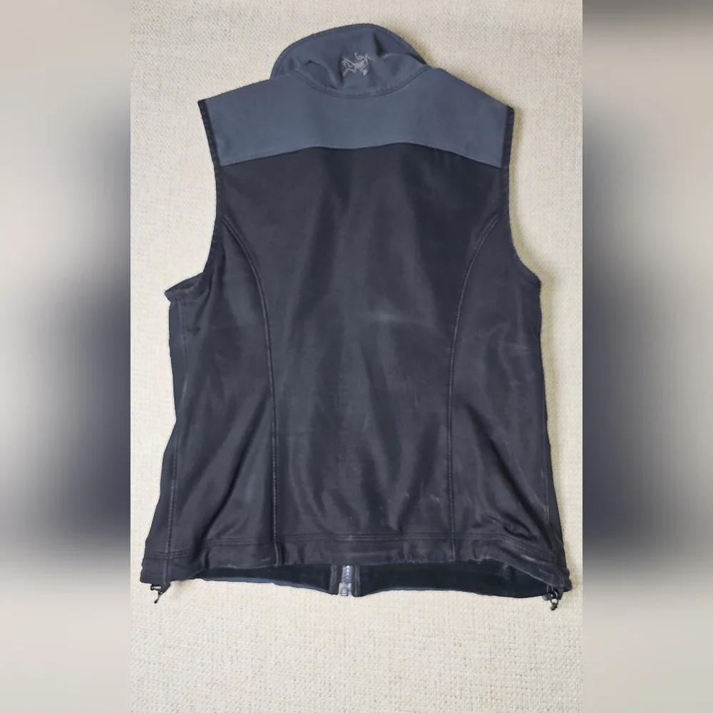 Arc'teryx Two-Tone Blue and Black Vest - Picture 10 of 14